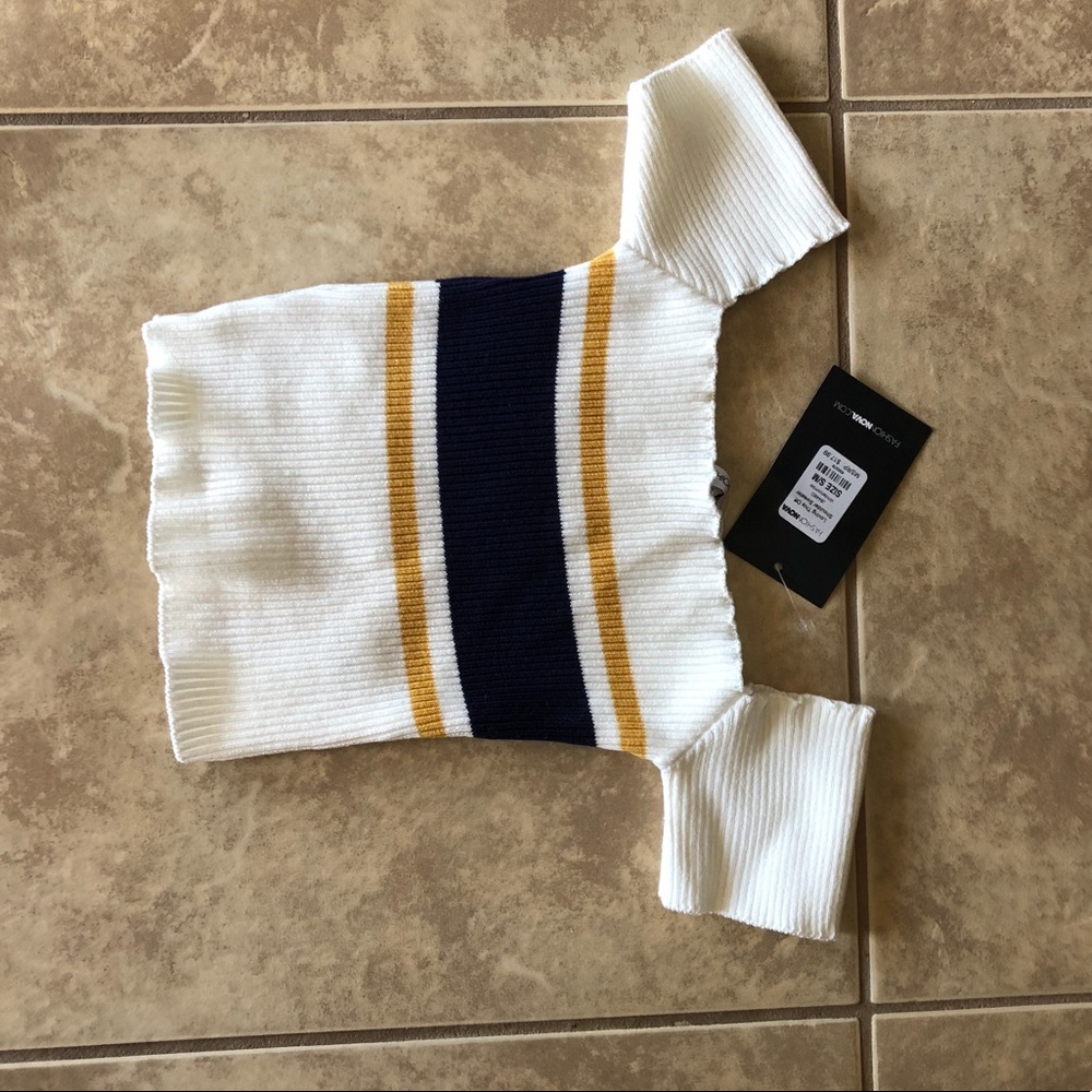 Cute crop top! Never worn!